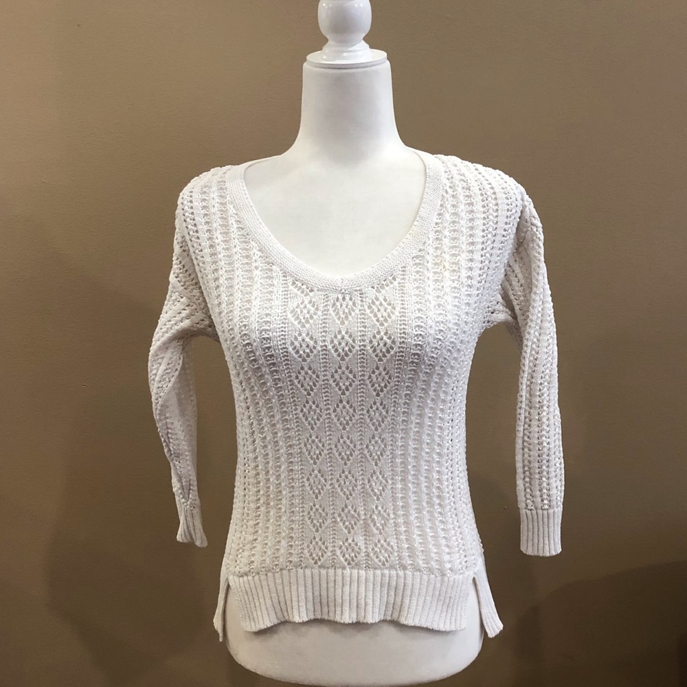 White House Black Market White V-neck Bracelet Sleeve Sweater, Size XS